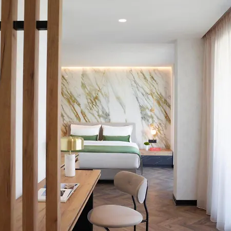 The Port Square Otel