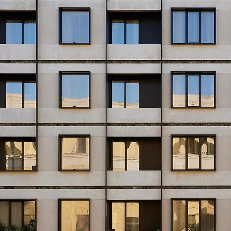 The Port Square 4* Pire