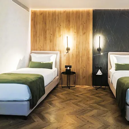 The Port Square 4*